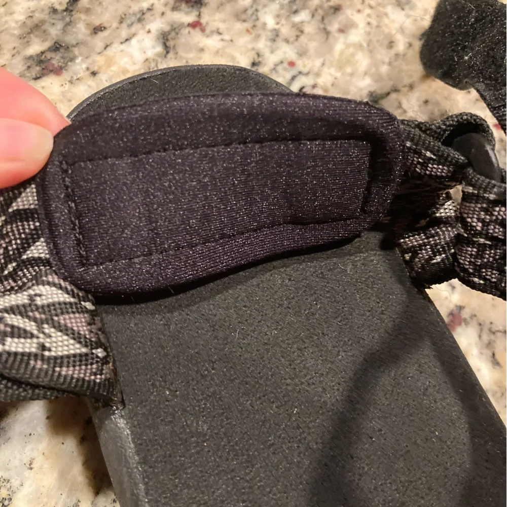 Men's Size 9 Teva Velcro Strap Shock Pad Sandals - Picture 10 of 14